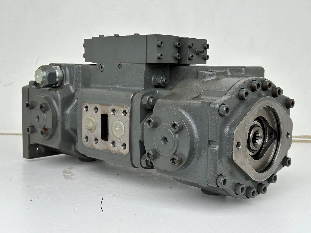 Liebherr Hydraulikdoppelpumpe Typ:LPVD 075. ID-Nr.9076806 - ID-Nr.9279749 - ID-Nr.9880487 - ID-Nr.9073988. A902 IND - A904 IND. #9076806.15495# - Hidraulična pumpa za Građevinska mašina: slika 5 Liebherr Hydraulikdoppelpumpe Typ:LPVD 075. ID-Nr.9076806 - ID-Nr.9279749 - ID-Nr.9880487 - ID-Nr.9073988. A902 IND - A904 IND. #9076806.15495# - Hidraulična pumpa za Građevinska mašina: slika 5
