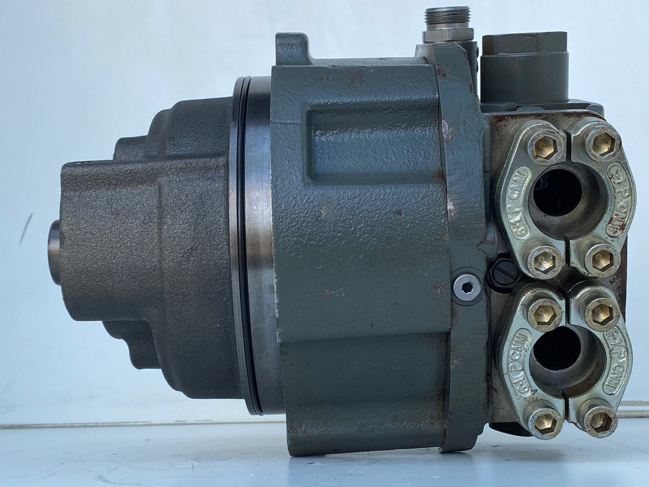 Liebherr Hydraulikeinbaumotor CMVE O 108. ID-Nr.10118562 - ID-Nr.10132610 - ID-Nr.10129048. LOS1916, LOS916, LOS926, R906, R916, R918, R920, R922, R924, R926COMP, R926, R936. #27979# - Hidraulični motor za Bager guseničar: slika 3 Liebherr Hydraulikeinbaumotor CMVE O 108. ID-Nr.10118562 - ID-Nr.10132610 - ID-Nr.10129048. LOS1916, LOS916, LOS926, R906, R916, R918, R920, R922, R924, R926COMP, R926, R936. #27979# - Hidraulični motor za Bager guseničar: slika 3