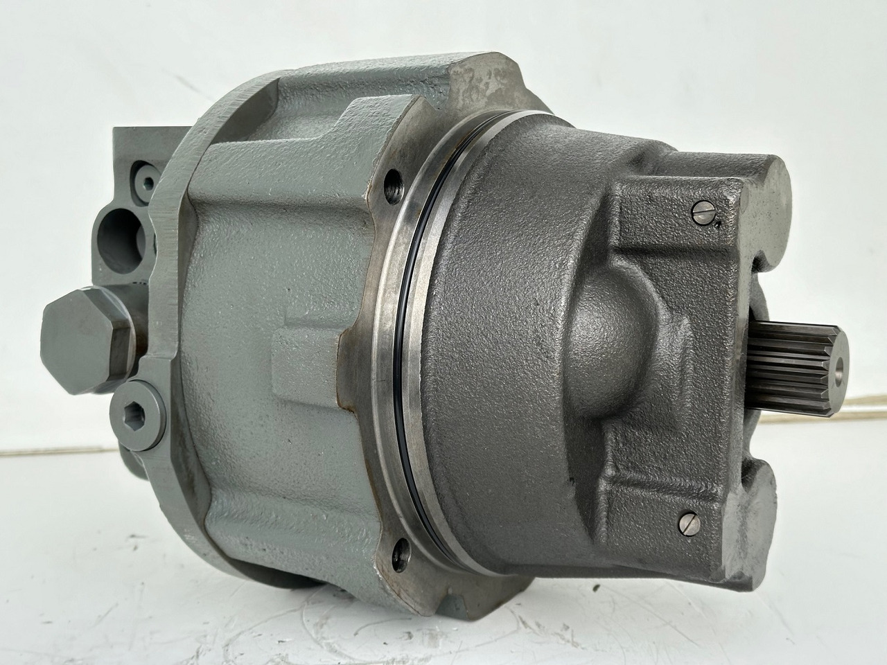 Liebherr Hydraulikeinbaumotor CMVE O 135. ID-Nr.10129570 - ID-Nr.11439804. FAT400P112 - FAT550P093. R930, R934, R936, R940, R944, R946, R950T. #10129570.21538# - Hidraulični motor za Građevinska mašina: slika 2 Liebherr Hydraulikeinbaumotor CMVE O 135. ID-Nr.10129570 - ID-Nr.11439804. FAT400P112 - FAT550P093. R930, R934, R936, R940, R944, R946, R950T. #10129570.21538# - Hidraulični motor za Građevinska mašina: slika 2