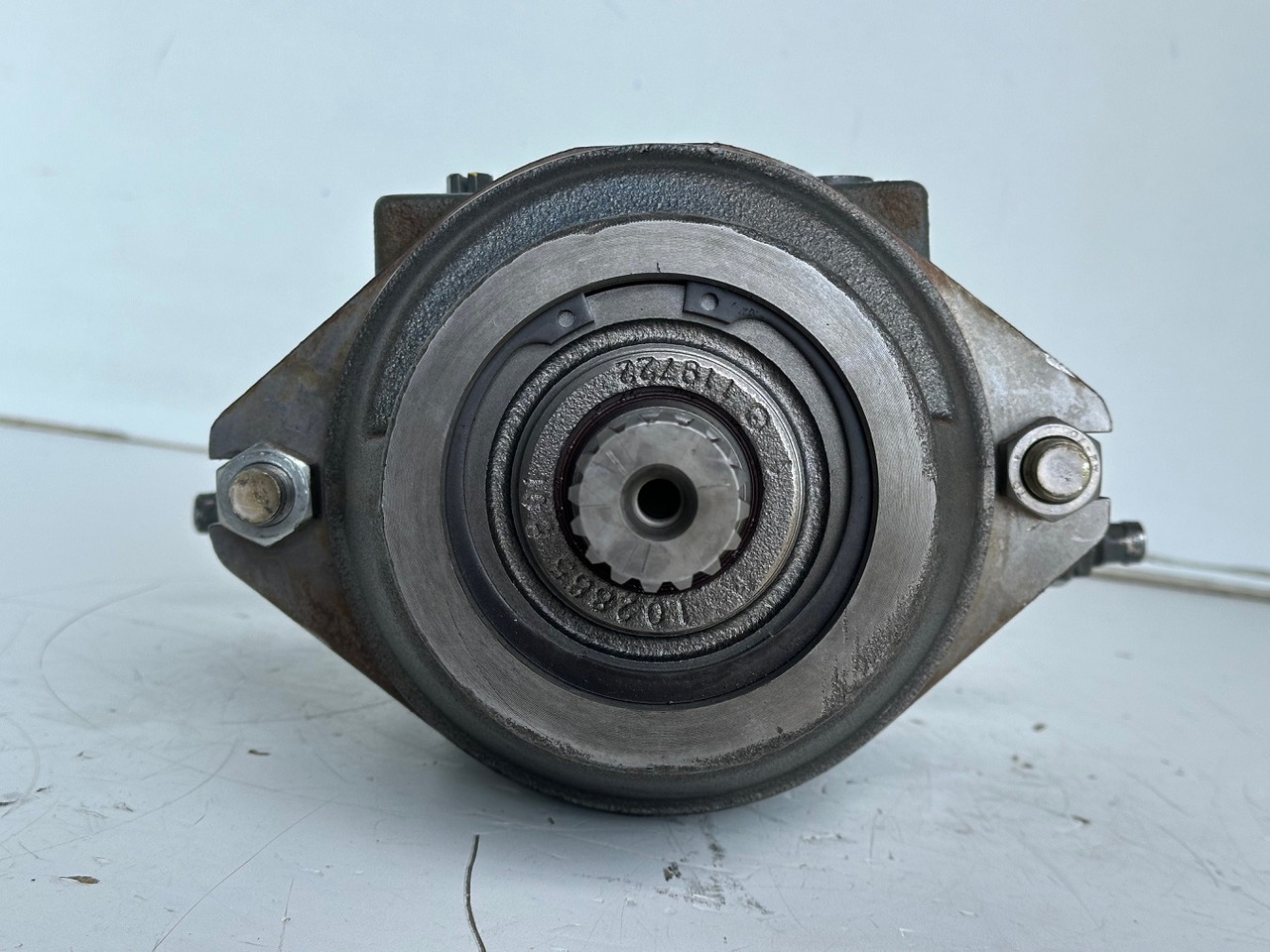 Liebherr Hydraulikeinbaumotor Typ:FMF058, ID-Nr.10122576 - ID-Nr.10145827 - ID-Nr.11371069. LOS1906, P924 COMP , R906, R906 PROTO, R916, R922, R924, R924 COMP, R926 COMP, R926 K LC. #39780# - Hidraulični motor za Bager: slika 5 Liebherr Hydraulikeinbaumotor Typ:FMF058, ID-Nr.10122576 - ID-Nr.10145827 - ID-Nr.11371069. LOS1906, P924 COMP , R906, R906 PROTO, R916, R922, R924, R924 COMP, R926 COMP, R926 K LC. #39780# - Hidraulični motor za Bager: slika 5