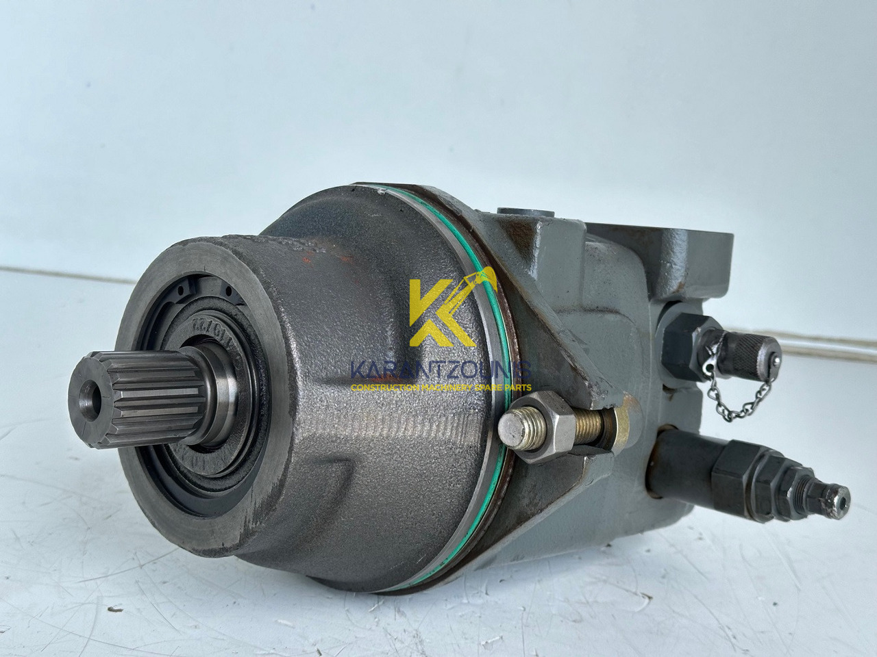 Liebherr Hydraulikeinbaumotor Typ:FMF058, ID-Nr.10122576 - ID-Nr.10145827 - ID-Nr.11371069. LOS1906, P924 COMP , R906, R906 PROTO, R916, R922, R924, R924 COMP, R926 COMP, R926 K LC. #39780# - Hidraulični motor za Bager: slika 1 Liebherr Hydraulikeinbaumotor Typ:FMF058, ID-Nr.10122576 - ID-Nr.10145827 - ID-Nr.11371069. LOS1906, P924 COMP , R906, R906 PROTO, R916, R922, R924, R924 COMP, R926 COMP, R926 K LC. #39780# - Hidraulični motor za Bager: slika 1