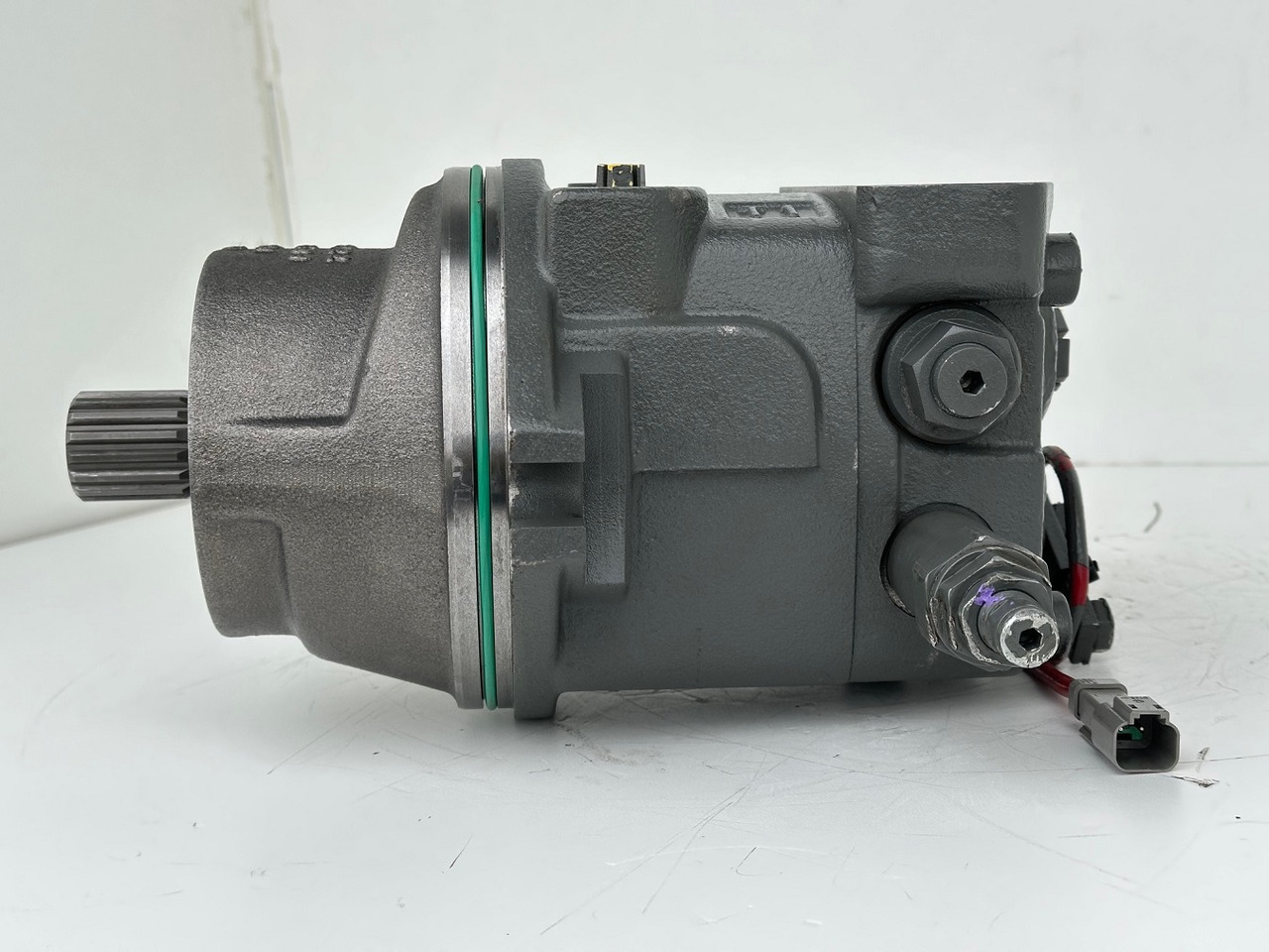 Liebherr Hydraulikeinbaumotor Typ:FMF058. ID-Nr.12483261. SAT275/266. R926 K-LC-1565, R926 K-LC-1827, R930 T-1980. #12483261.00573# - Hidraulični motor za Bager guseničar: slika 5 Liebherr Hydraulikeinbaumotor Typ:FMF058. ID-Nr.12483261. SAT275/266. R926 K-LC-1565, R926 K-LC-1827, R930 T-1980. #12483261.00573# - Hidraulični motor za Bager guseničar: slika 5