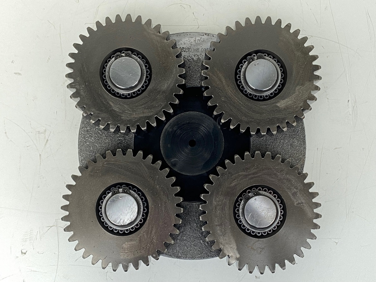 Liebherr Planetenträger ID-Nr.90216230 mit Planetenrad ID-Nr.90216231. R926-1715 - R928-1715 - R930-1716. #PL-PO161# - Motor okretanja za Građevinska mašina: slika 2 Liebherr Planetenträger ID-Nr.90216230 mit Planetenrad ID-Nr.90216231. R926-1715 - R928-1715 - R930-1716. #PL-PO161# - Motor okretanja za Građevinska mašina: slika 2