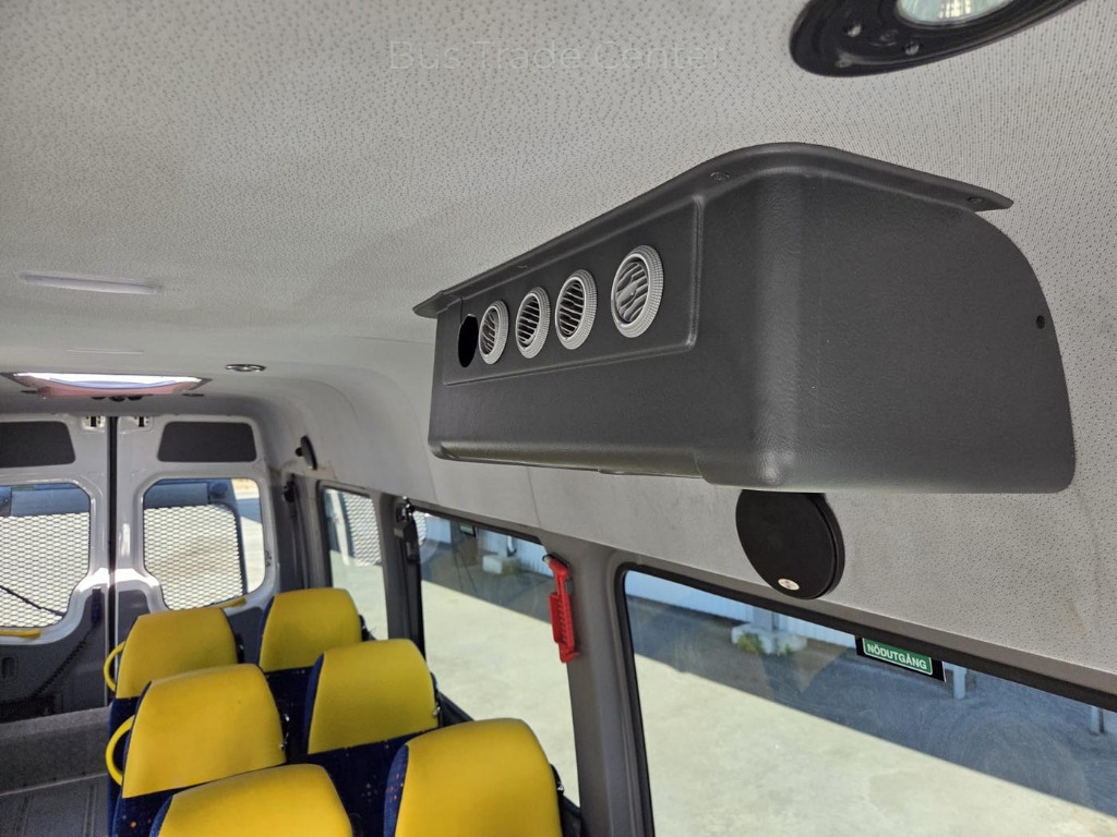 VOLKSWAGEN Crafter 50 LR // 3 units with lift - Minibus, Putnički kombi: slika 5 VOLKSWAGEN Crafter 50 LR // 3 units with lift - Minibus, Putnički kombi: slika 5