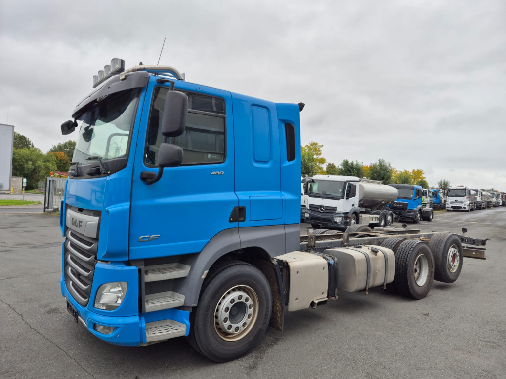DAF CF 480 6x2 (Nr. 6097) - Kamion sa golom šasijom i zatvorenom kabinom: slika 2 DAF CF 480 6x2 (Nr. 6097) - Kamion sa golom šasijom i zatvorenom kabinom: slika 2