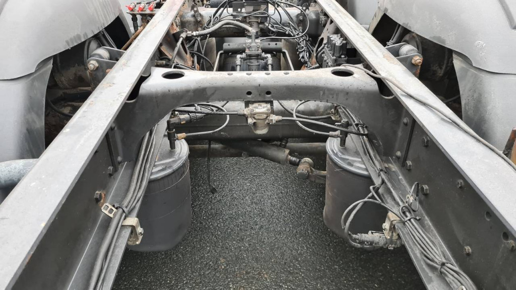 Scania P 400 6x2 RECHTSLENKER(Nr. 5018) - Kamion sa golom šasijom i zatvorenom kabinom: slika 5 Scania P 400 6x2 RECHTSLENKER(Nr. 5018) - Kamion sa golom šasijom i zatvorenom kabinom: slika 5