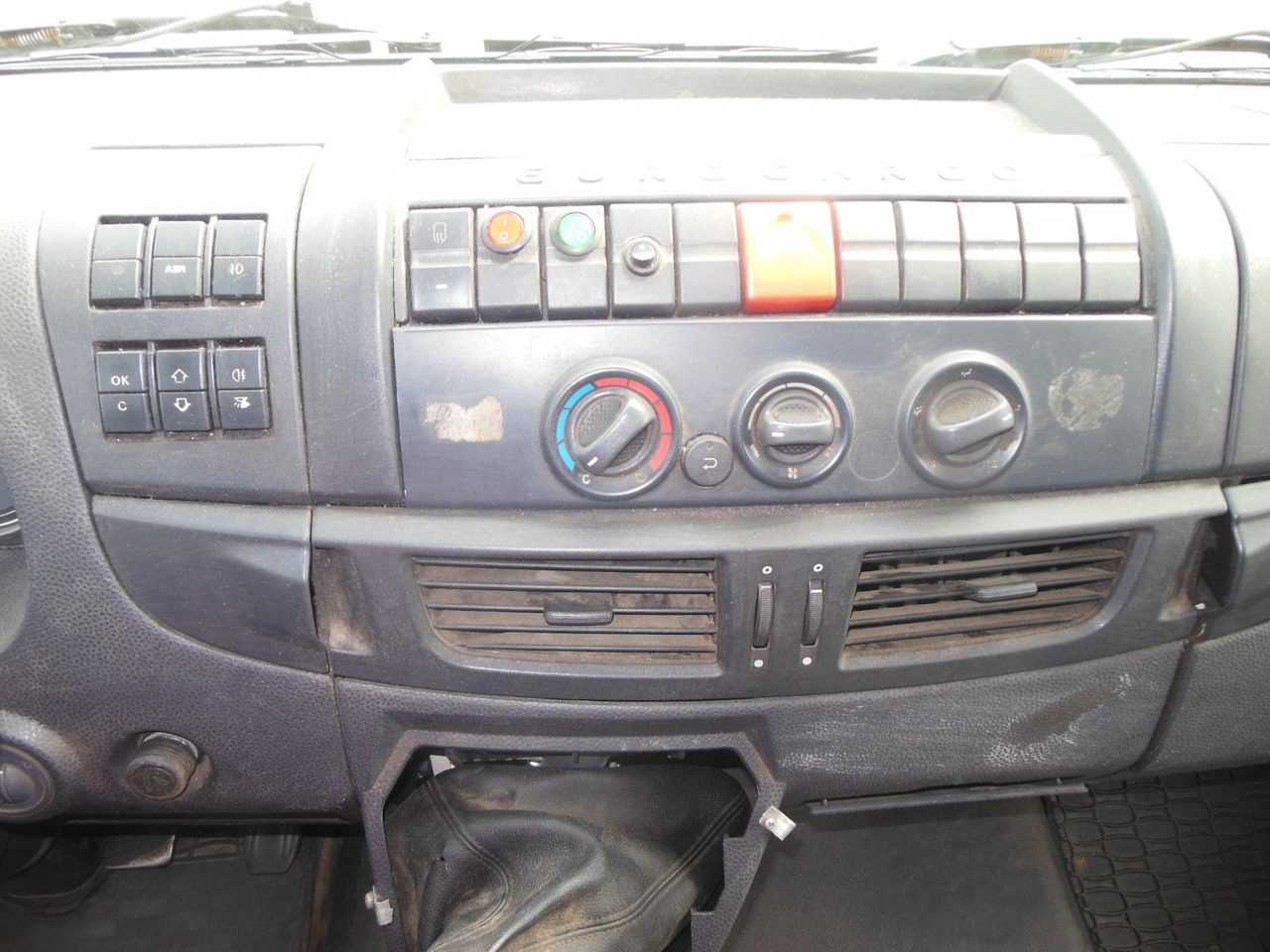 Dostavno vozilo sa zatvorenim sandukom Iveco EUROCARGO 75E14: slika 21