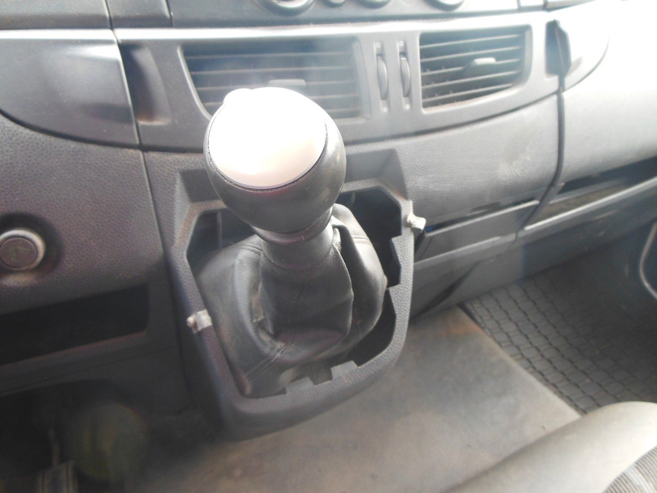 Dostavno vozilo sa zatvorenim sandukom Iveco EUROCARGO 75E14: slika 20