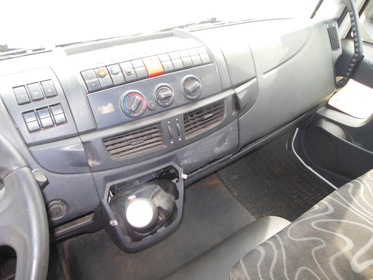 Dostavno vozilo sa zatvorenim sandukom Iveco EUROCARGO 75E14: slika 22