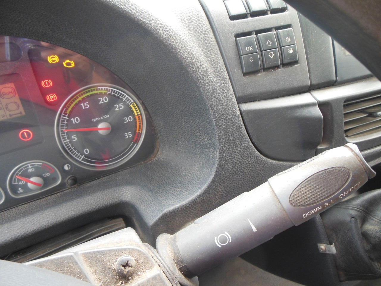 Dostavno vozilo sa zatvorenim sandukom Iveco EUROCARGO 75E14: slika 19