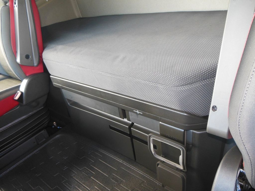 Tegljač Volvo FH 13/500, GLOBE XL, HYDRAULIK, ALU FELGEN, TOP! Volvo FH 13/500, GLOBE XL, HYDRAULIK, ALU FELGEN, TOP!: slika 12 Tegljač Volvo FH 13/500, GLOBE XL, HYDRAULIK, ALU FELGEN, TOP! Volvo FH 13/500, GLOBE XL, HYDRAULIK, ALU FELGEN, TOP!: slika 12