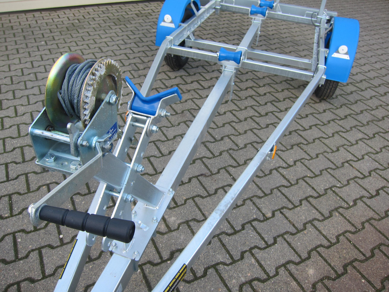 Bootsanhänger Boattrailer Neptun NAVY N7-17 Trailer 750kg mit Winde Winter Online Aktion - Prikolica za čamac: slika 5 Bootsanhänger Boattrailer Neptun NAVY N7-17 Trailer 750kg mit Winde Winter Online Aktion - Prikolica za čamac: slika 5