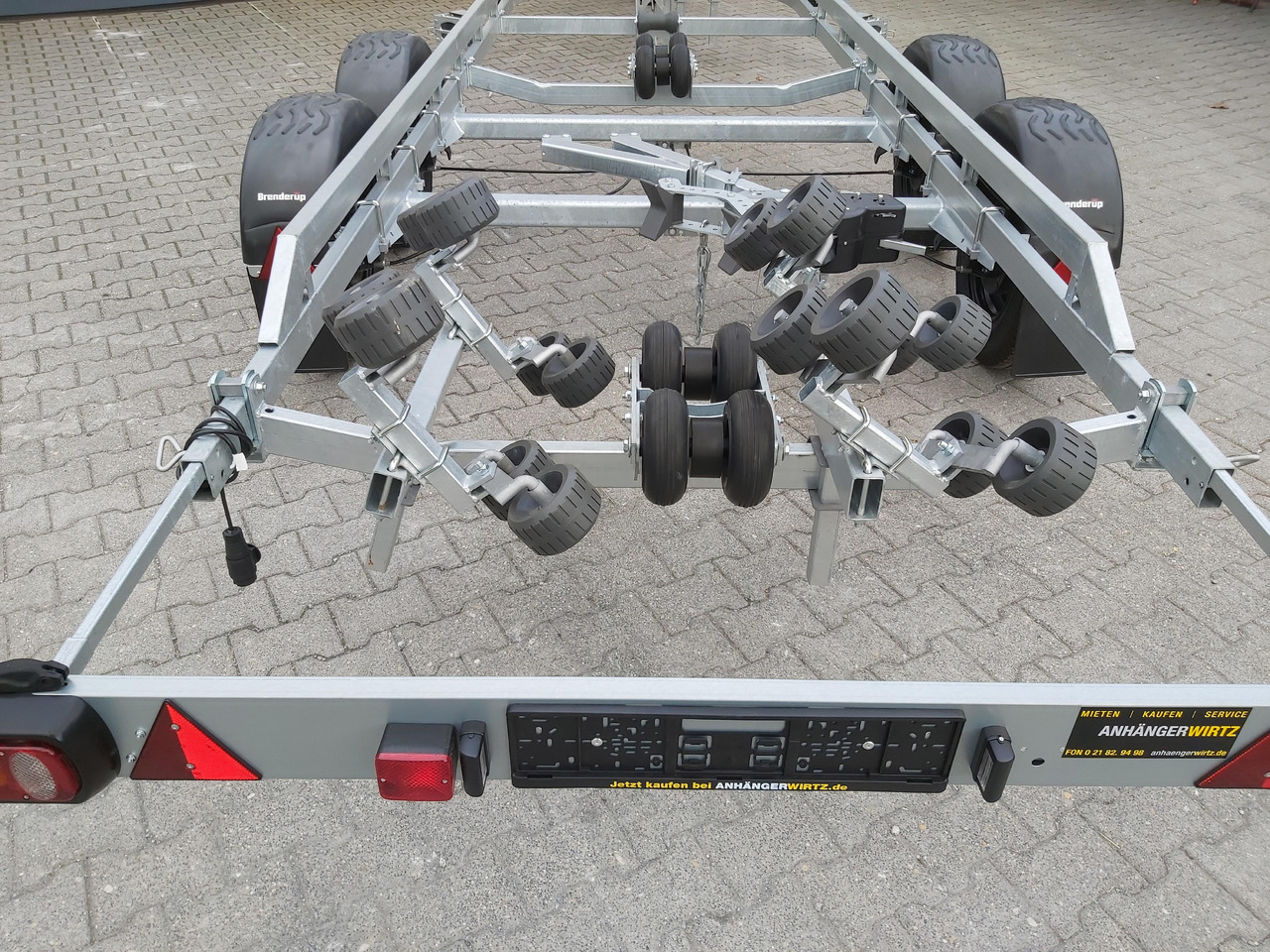 Brenderup Bootstrailer 26300TB SR X-Line bis 7,8 26 Fuß Superrollen Windenstand 3000kg Abverkauf - Prikolica za čamac: slika 5 Brenderup Bootstrailer 26300TB SR X-Line bis 7,8 26 Fuß Superrollen Windenstand 3000kg Abverkauf - Prikolica za čamac: slika 5