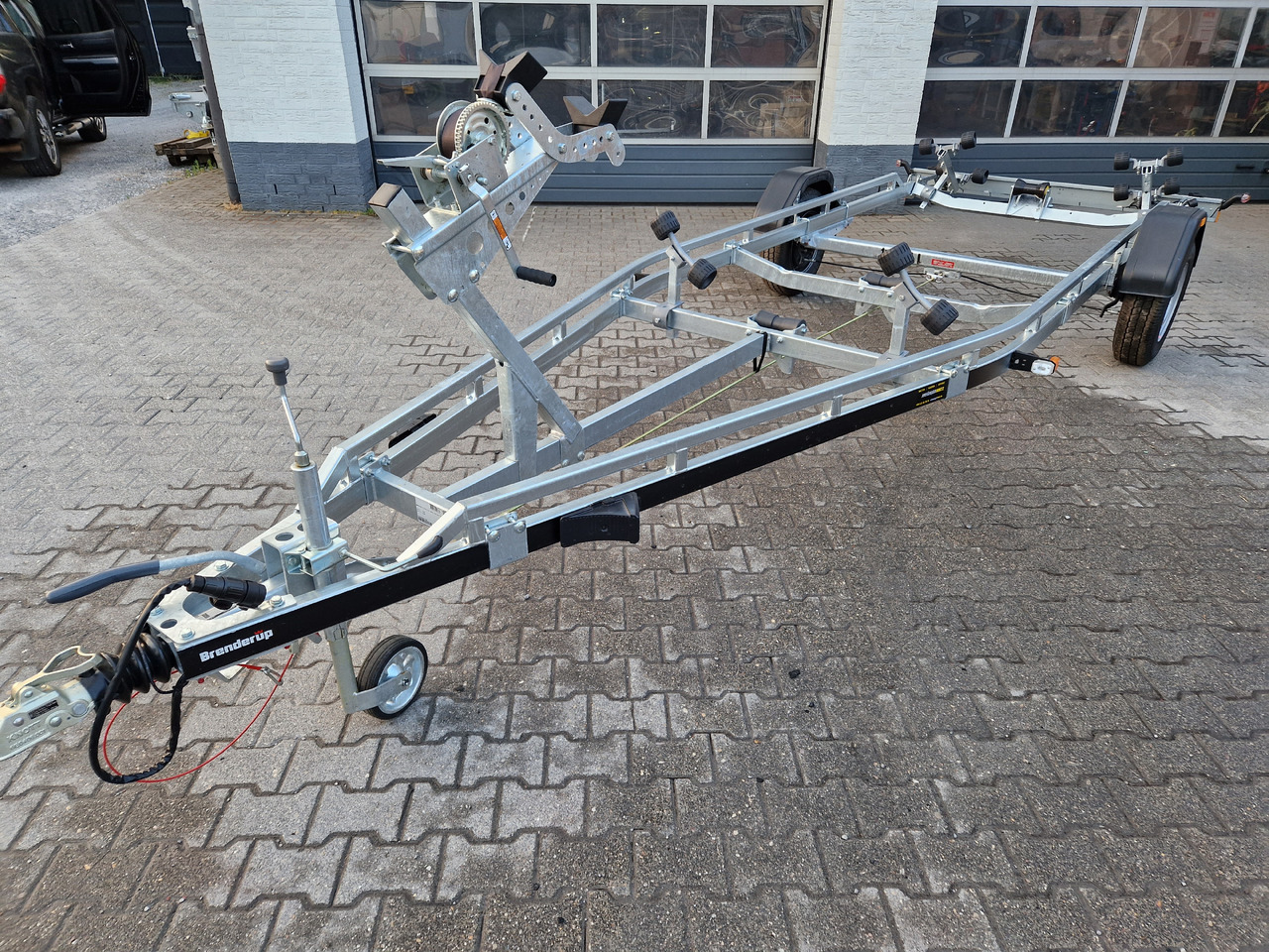 Brenderup Bootstrailer Premium 221800 B SR 1800 Superrollen Winde Boote bis 640cm 1800kg 312267 - Prikolica za čamac: slika 2 Brenderup Bootstrailer Premium 221800 B SR 1800 Superrollen Winde Boote bis 640cm 1800kg 312267 - Prikolica za čamac: slika 2