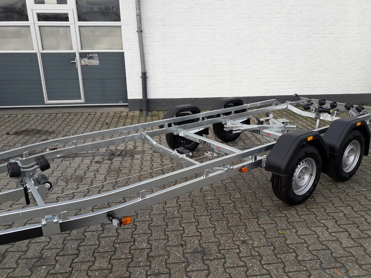 Brenderup Bootstrailer Premium 242500 TB SR 2500 Superrollen Winde 2500kg 312269 Modell 2024 - Prikolica za čamac: slika 2 Brenderup Bootstrailer Premium 242500 TB SR 2500 Superrollen Winde 2500kg 312269 Modell 2024 - Prikolica za čamac: slika 2