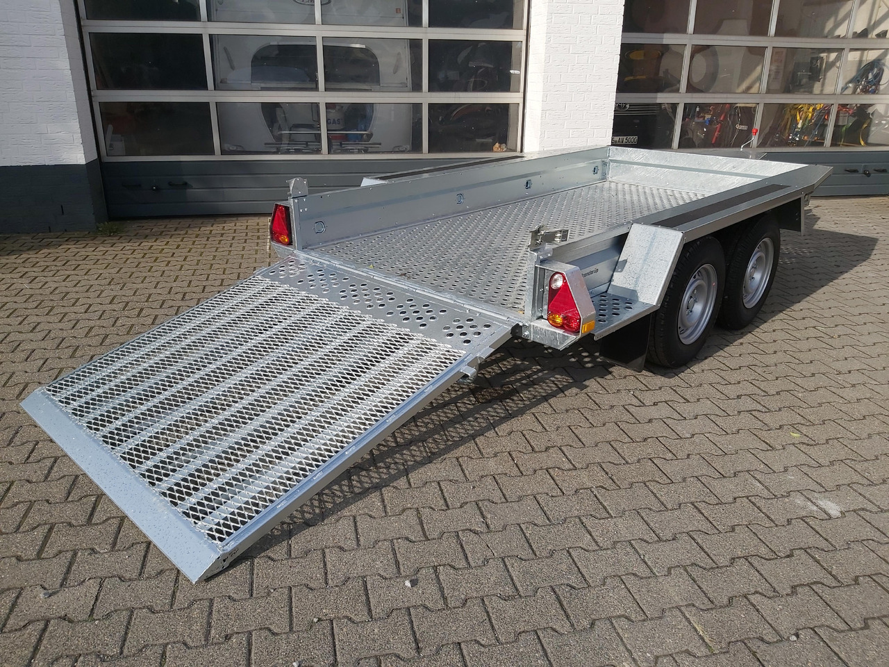 Brenderup Maschinentransporter MT 3080 STF 308x152x25cm Stahllochboden 3000kg - Prikolica za prevoz radnih mašina: slika 1 Brenderup Maschinentransporter MT 3080 STF 308x152x25cm Stahllochboden 3000kg - Prikolica za prevoz radnih mašina: slika 1