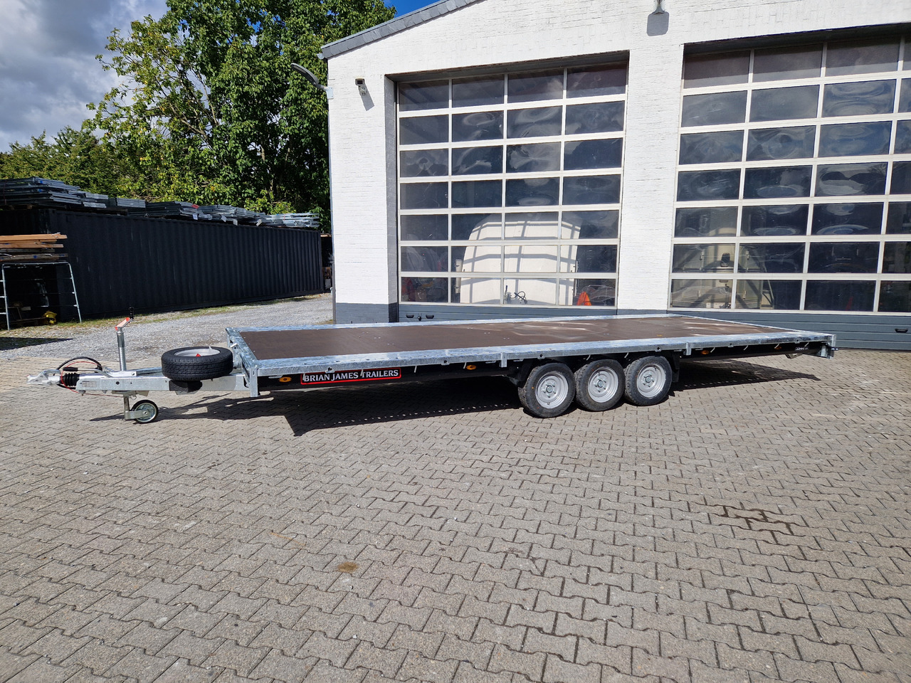 Brian James Trailer Connect 600x243cm plattform blackline Tridem 12" 3500kg - Plato prikolica: slika 2 Brian James Trailer Connect 600x243cm plattform blackline Tridem 12" 3500kg - Plato prikolica: slika 2