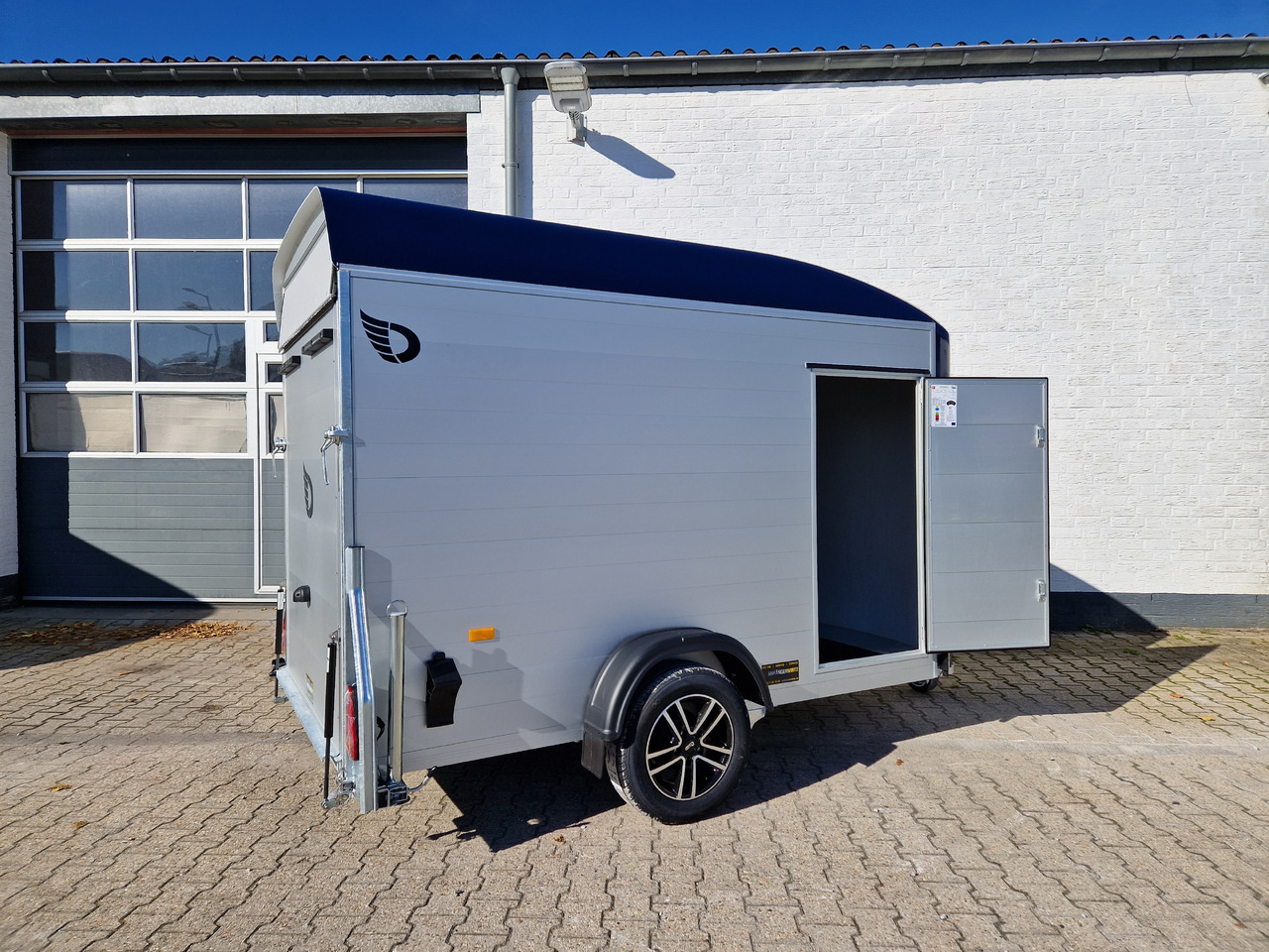 Cargo Roadster 300 300x150x184cm Alu Poly royal blau Alufelgen darkline Pullman 1300kg 100km/H - Prikolica sa zatvorenim sandukom: slika 3 Cargo Roadster 300 300x150x184cm Alu Poly royal blau Alufelgen darkline Pullman 1300kg 100km/H - Prikolica sa zatvorenim sandukom: slika 3