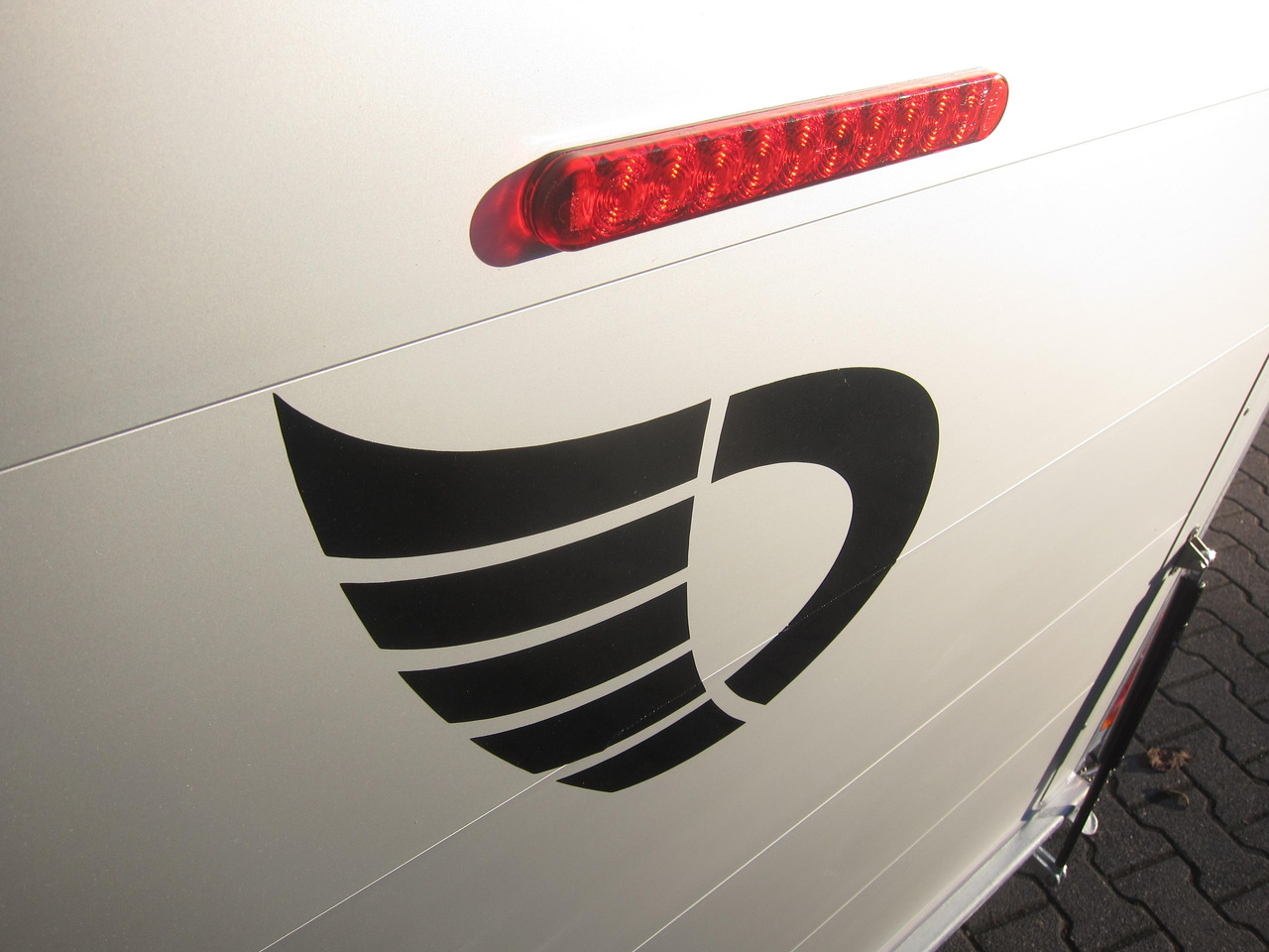 Cargo Roadster 500 312x167x199cm Alu Poly white Seitentür Pullman 100km/H 2000kg - Prikolica sa zatvorenim sandukom: slika 4 Cargo Roadster 500 312x167x199cm Alu Poly white Seitentür Pullman 100km/H 2000kg - Prikolica sa zatvorenim sandukom: slika 4