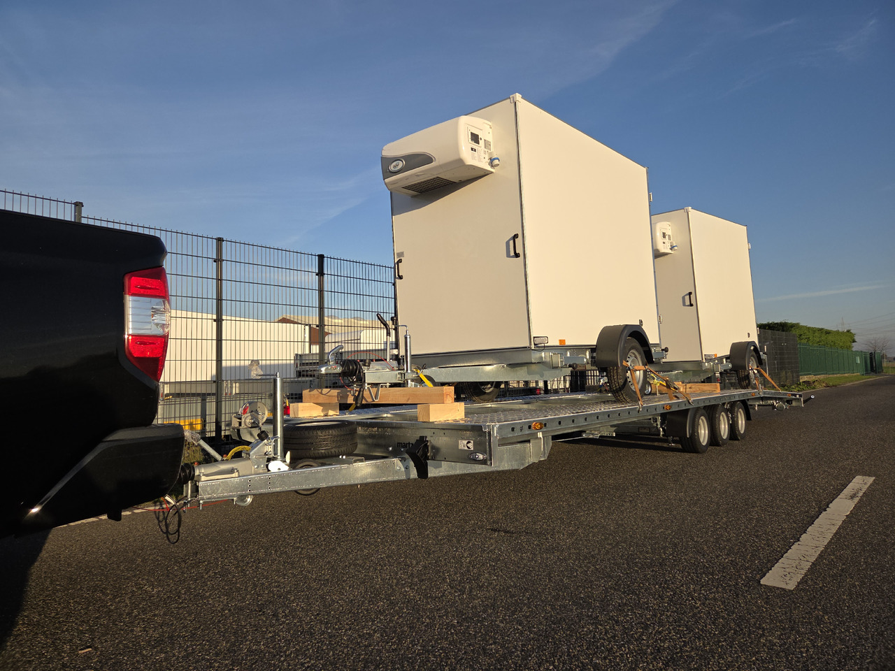 Martz Cartrailer GT PLUS 850/3 S 3,5T 850x215cm Lohr Blech Fahrschienen Rampen Tridem 3500kg 100km/H - Prikolica za prevoz automobila: slika 1 Martz Cartrailer GT PLUS 850/3 S 3,5T 850x215cm Lohr Blech Fahrschienen Rampen Tridem 3500kg 100km/H - Prikolica za prevoz automobila: slika 1