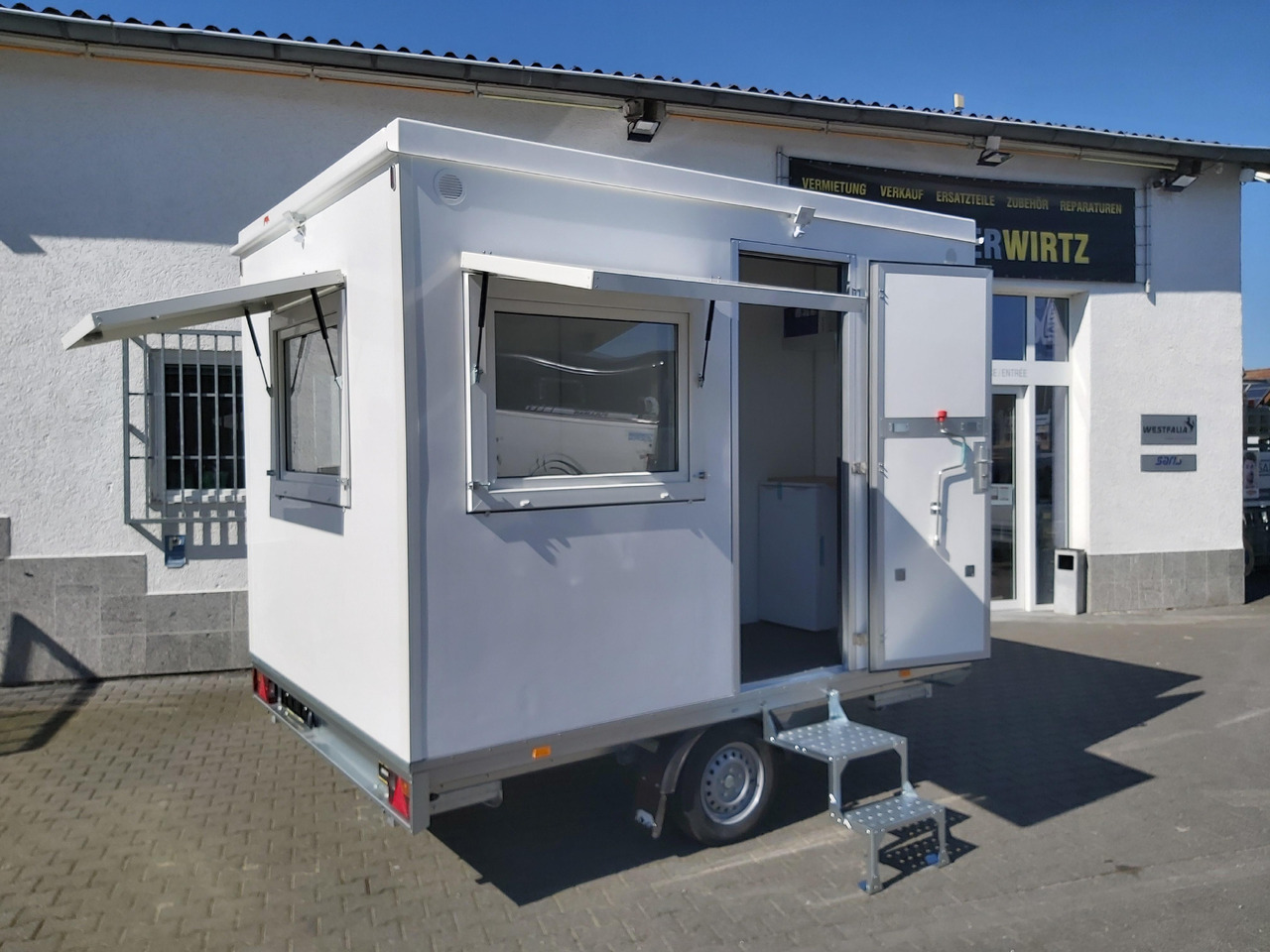 Mobiles Büro 310x220x220cm Tür + 3 Fenster + WC Raum (M) 1200kg - Prikolica za hrane: slika 4 Mobiles Büro 310x220x220cm Tür + 3 Fenster + WC Raum (M) 1200kg - Prikolica za hrane: slika 4