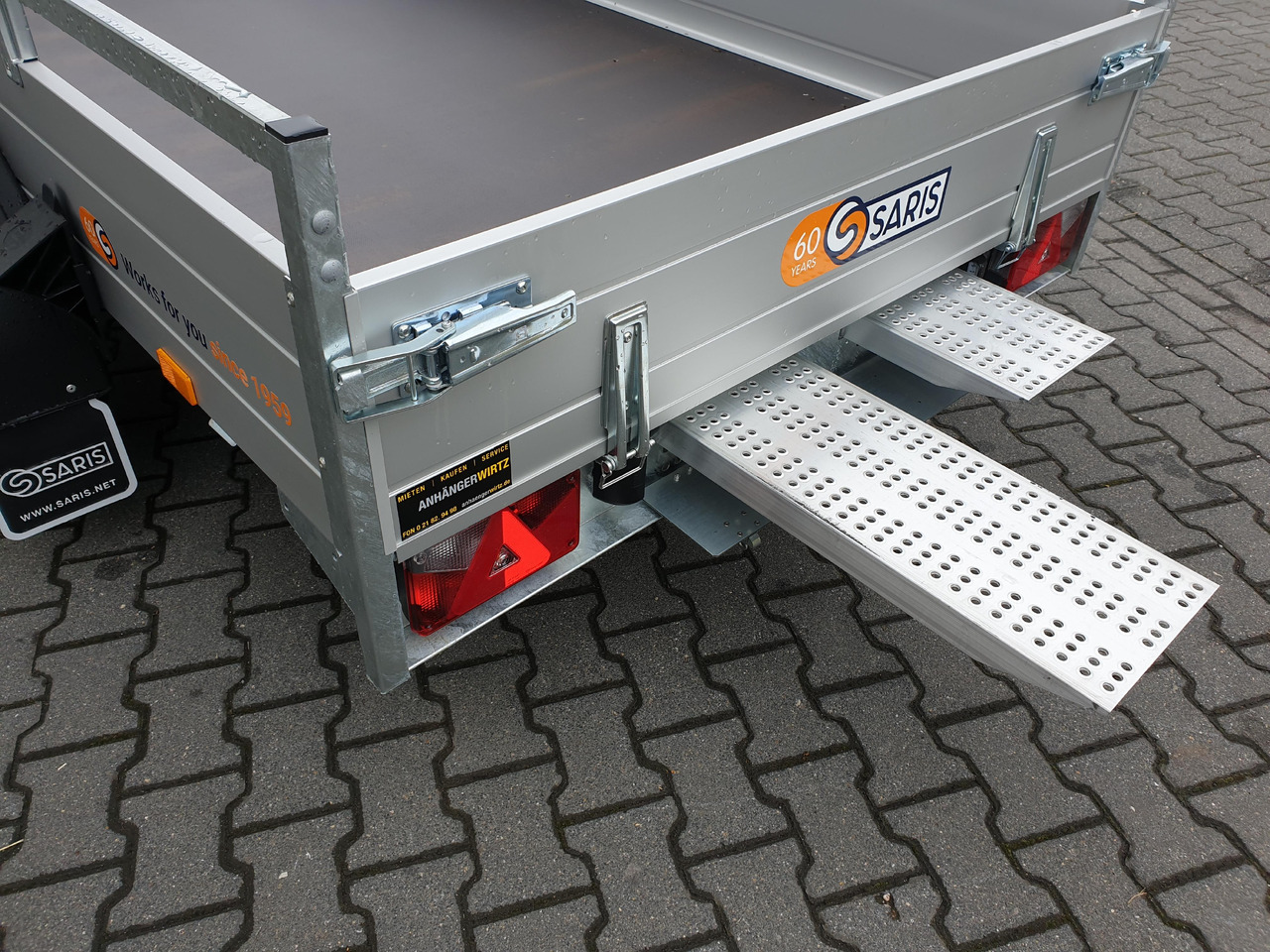 Saris Anhänger FW2000 McAlu Pro MP 305x155x45cm Auffahrrampen (M) 2000kg Winter Aktion - Plato prikolica: slika 3 Saris Anhänger FW2000 McAlu Pro MP 305x155x45cm Auffahrrampen (M) 2000kg Winter Aktion - Plato prikolica: slika 3