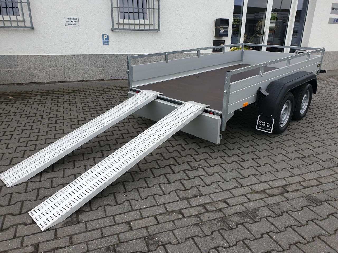 Saris Anhänger FW2000 McAlu Pro MP 305x155x45cm Auffahrrampen (M) 2000kg Winter Aktion - Plato prikolica: slika 1 Saris Anhänger FW2000 McAlu Pro MP 305x155x45cm Auffahrrampen (M) 2000kg Winter Aktion - Plato prikolica: slika 1