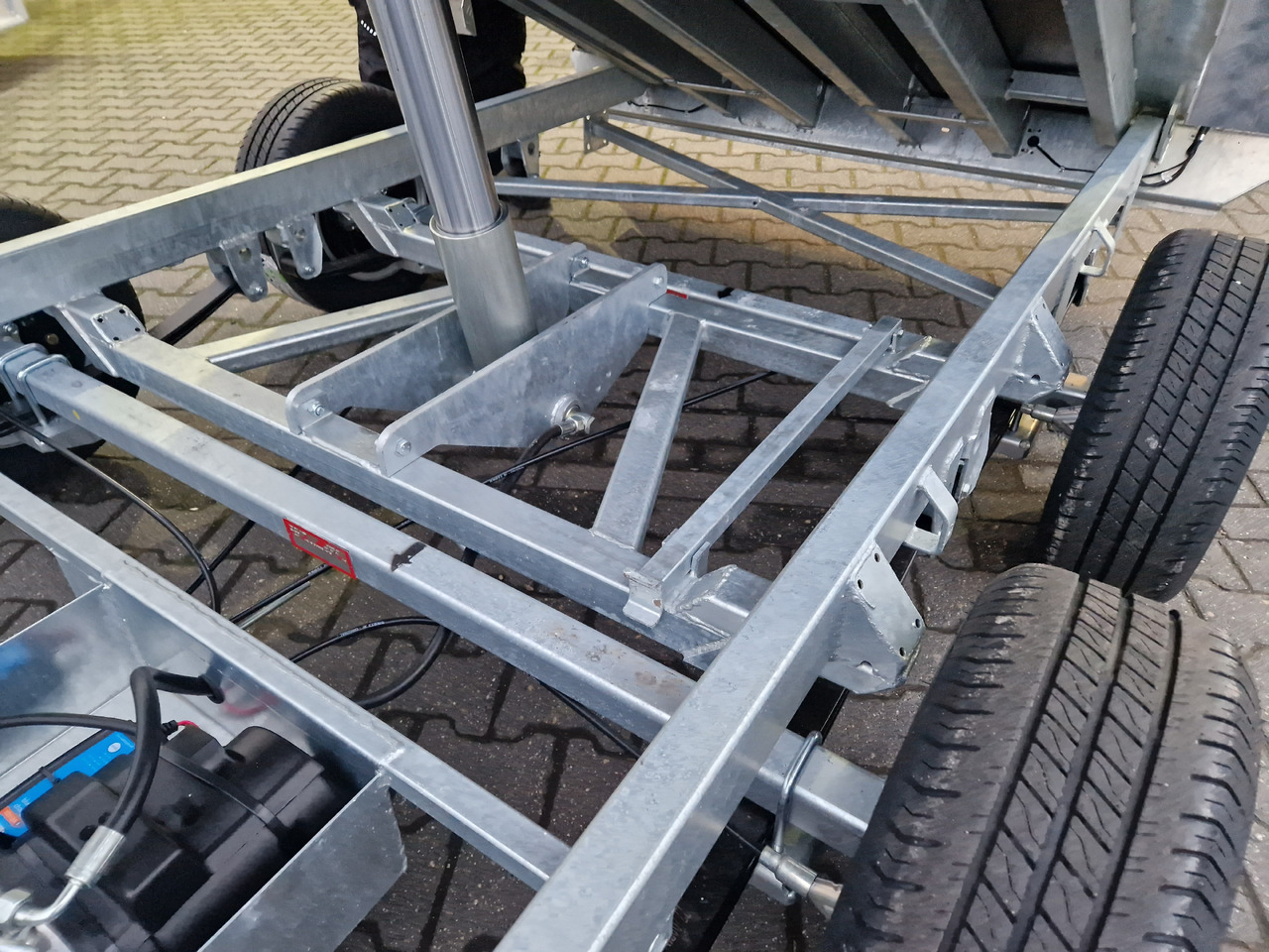Variant Heckkipper Tieflader 3515 MT20 300x150x30cm Auffahrrampen Stützen Parabelfeder 3500kg 100km - Prikolica istovarivača: slika 3 Variant Heckkipper Tieflader 3515 MT20 300x150x30cm Auffahrrampen Stützen Parabelfeder 3500kg 100km - Prikolica istovarivača: slika 3