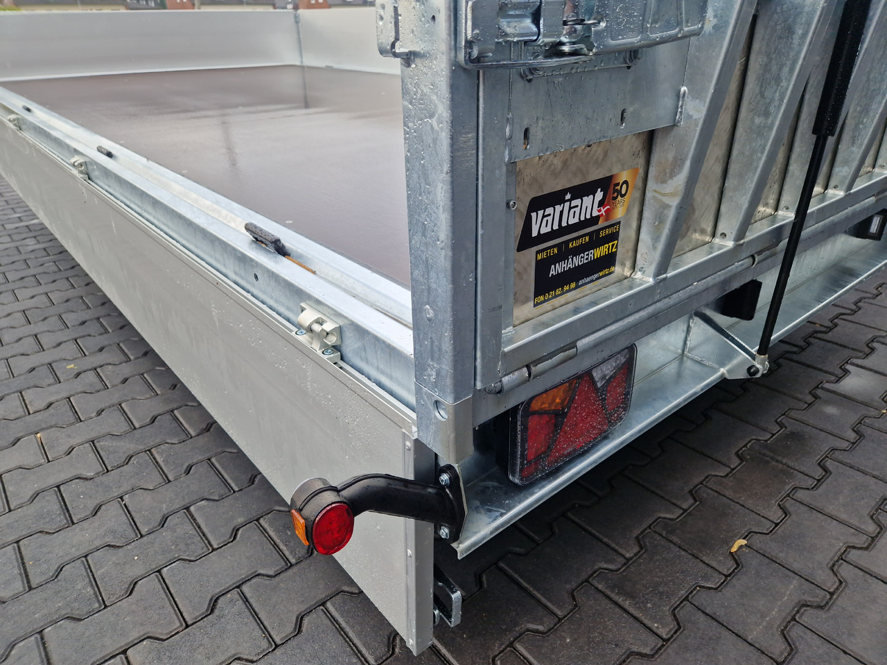 Variant Maschinentransporter 3542 UX Maxi Load Tandem Parabelfeder LED Felgen black 3500kg - Prikolica za prevoz radnih mašina: slika 4 Variant Maschinentransporter 3542 UX Maxi Load Tandem Parabelfeder LED Felgen black 3500kg - Prikolica za prevoz radnih mašina: slika 4