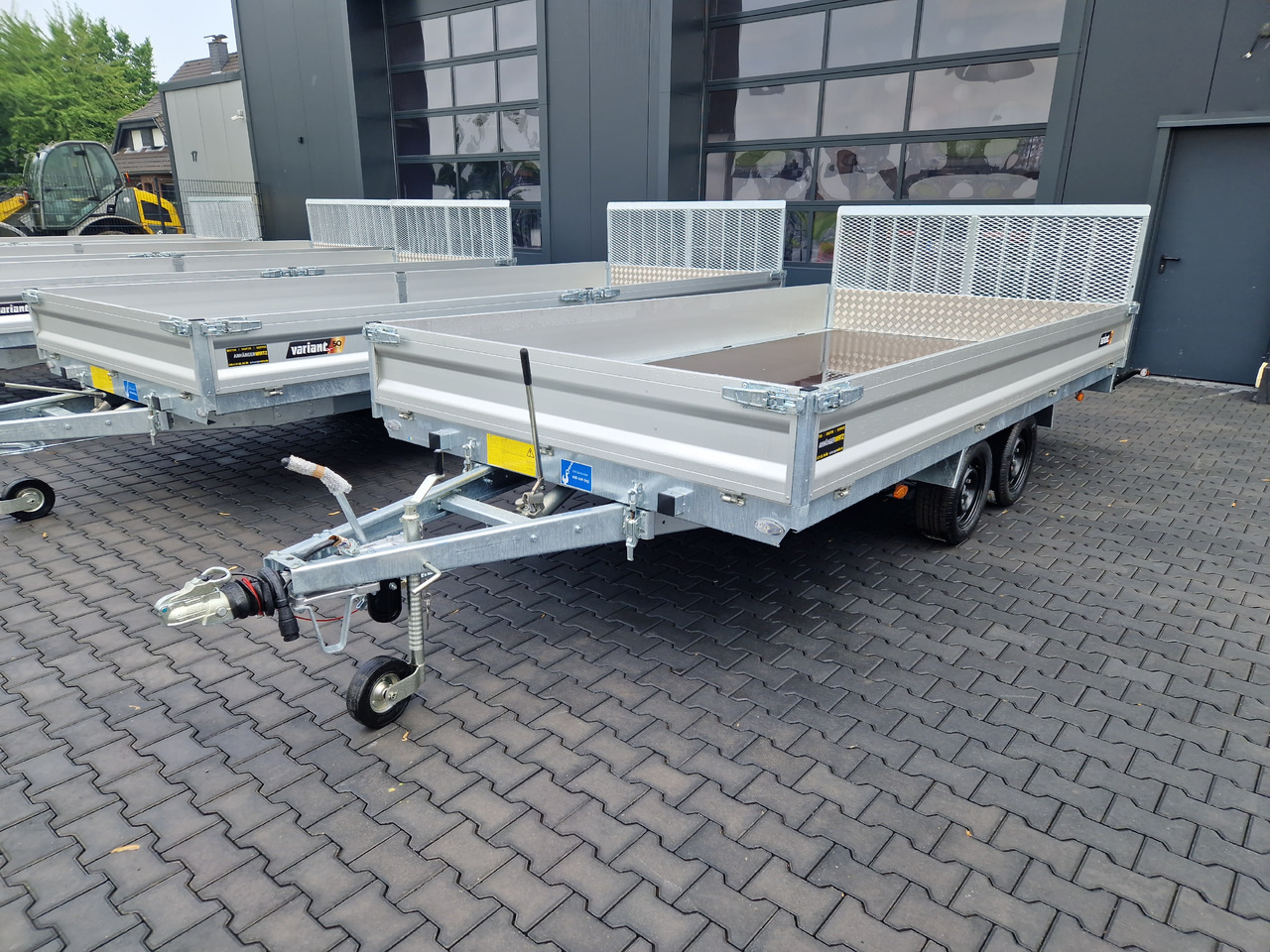 Variant Maschinentransporter 3542 UX Maxi Load Tandem Parabelfeder LED Felgen black 3500kg - Prikolica za prevoz radnih mašina: slika 2 Variant Maschinentransporter 3542 UX Maxi Load Tandem Parabelfeder LED Felgen black 3500kg - Prikolica za prevoz radnih mašina: slika 2