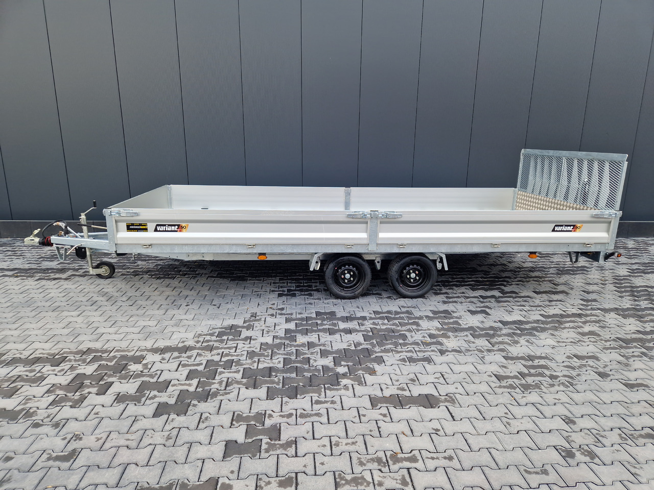 Variant Maschinentransporter 3552 UX Maxi Load 520x210x30cm Tandem Parabelfederung LED 3500kg - Prikolica za prevoz radnih mašina: slika 2 Variant Maschinentransporter 3552 UX Maxi Load 520x210x30cm Tandem Parabelfederung LED 3500kg - Prikolica za prevoz radnih mašina: slika 2
