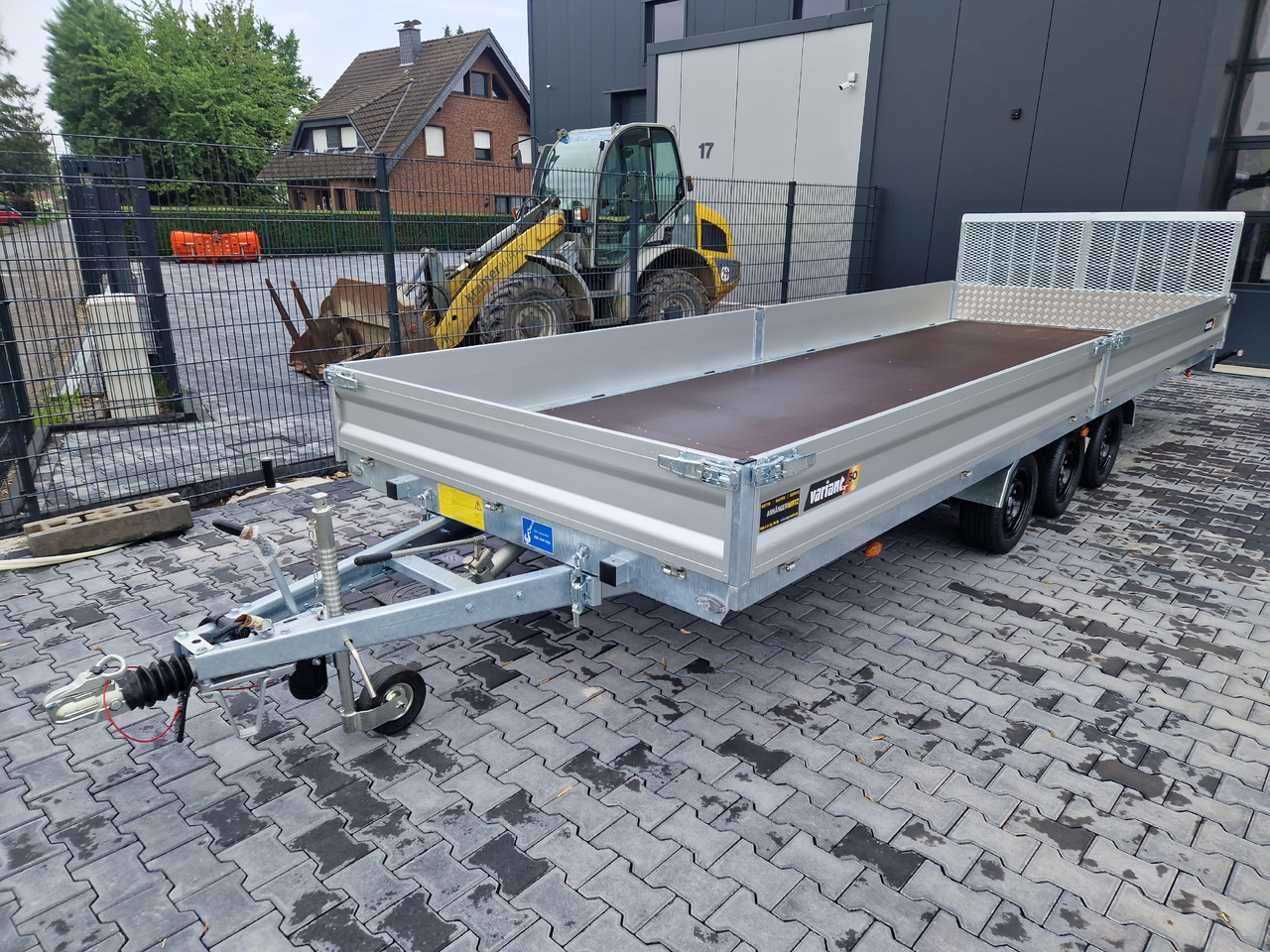 Variant Maschinentransporter 3563 UX Maxi Load 620x210x30cm LED Tridem Parabel black 3500kg - Prikolica za prevoz radnih mašina: slika 1 Variant Maschinentransporter 3563 UX Maxi Load 620x210x30cm LED Tridem Parabel black 3500kg - Prikolica za prevoz radnih mašina: slika 1