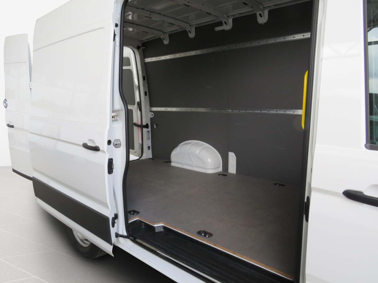 VOLKSWAGEN Crafter 35 L3H3 Kasten Klima ZV - Furgon: slika 4 VOLKSWAGEN Crafter 35 L3H3 Kasten Klima ZV - Furgon: slika 4