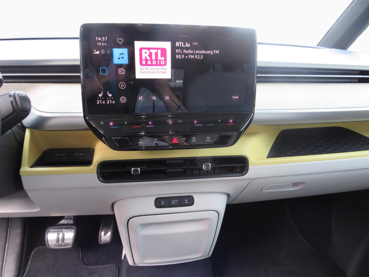 VOLKSWAGEN ID.Buzz Pro Design 150 kW Klima AHK Navi ZV - Automobil: slika 3 VOLKSWAGEN ID.Buzz Pro Design 150 kW Klima AHK Navi ZV - Automobil: slika 3