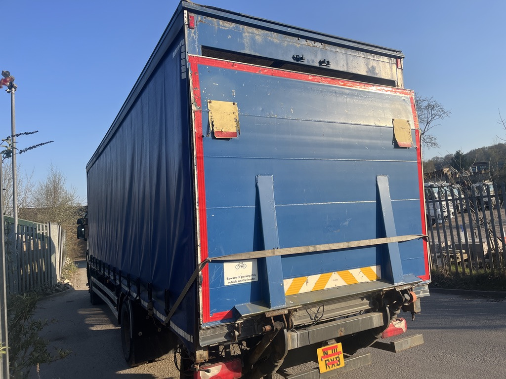 Scania P230 4x2 Curtain side - Kamion sa ceradom: slika 4 Scania P230 4x2 Curtain side - Kamion sa ceradom: slika 4