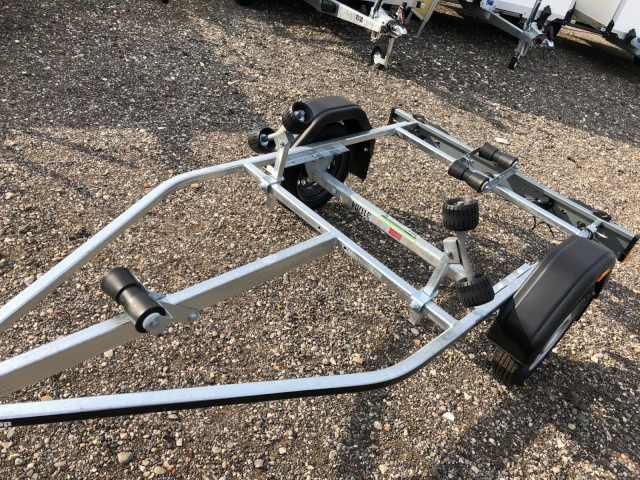 Brenderup Brenderup Premium 150600UB, 600 kg ZG, 100 km/h, 4,7m - Prikolica za čamac: slika 1 Brenderup Brenderup Premium 150600UB, 600 kg ZG, 100 km/h, 4,7m - Prikolica za čamac: slika 1