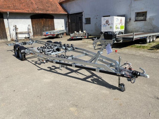 Brenderup Brenderup Premium Bootsanhänger 303500TB SRX mit Superrollen, 3,5 to. 8,7m/ 30 Fuß - Prikolica za čamac: slika 1 Brenderup Brenderup Premium Bootsanhänger 303500TB SRX mit Superrollen, 3,5 to. 8,7m/ 30 Fuß - Prikolica za čamac: slika 1