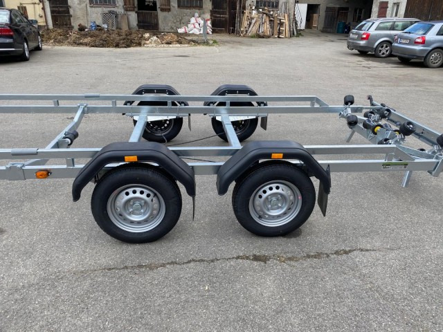 Brenderup Premium Bootsanhänger 242000TB SR mit Superrollen, 2,0 to. 7,2m/ 24 Fuß - Prikolica za čamac: slika 5 Brenderup Premium Bootsanhänger 242000TB SR mit Superrollen, 2,0 to. 7,2m/ 24 Fuß - Prikolica za čamac: slika 5