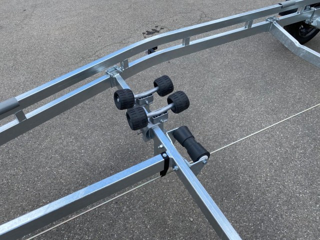 Brenderup Premium Bootsanhänger 242000TB SR mit Superrollen, 2,0 to. 7,2m/ 24 Fuß - Prikolica za čamac: slika 3 Brenderup Premium Bootsanhänger 242000TB SR mit Superrollen, 2,0 to. 7,2m/ 24 Fuß - Prikolica za čamac: slika 3