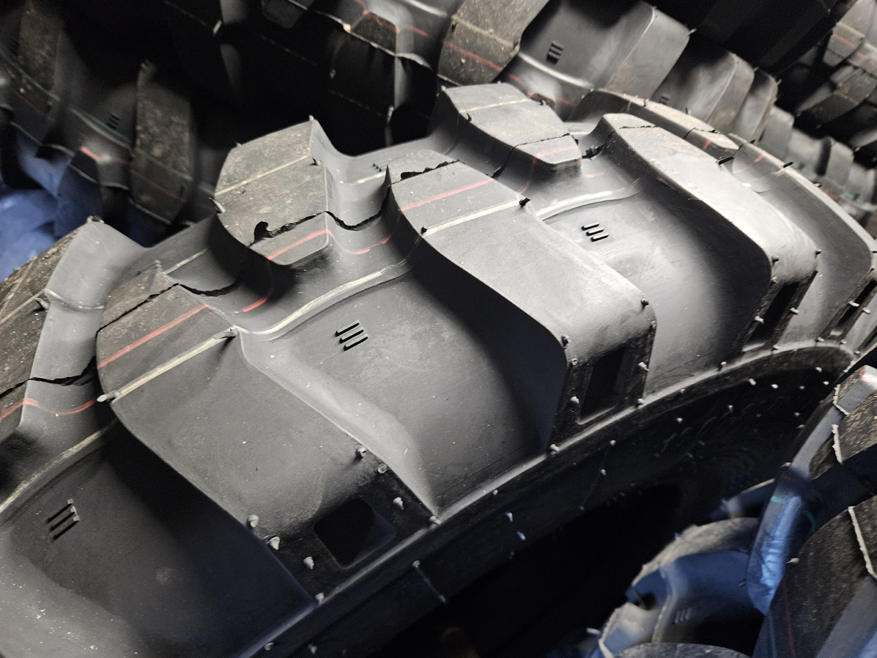 Armour TI300 10.00-20 - Guma za Bager točkaš: slika 5 Armour TI300 10.00-20 - Guma za Bager točkaš: slika 5