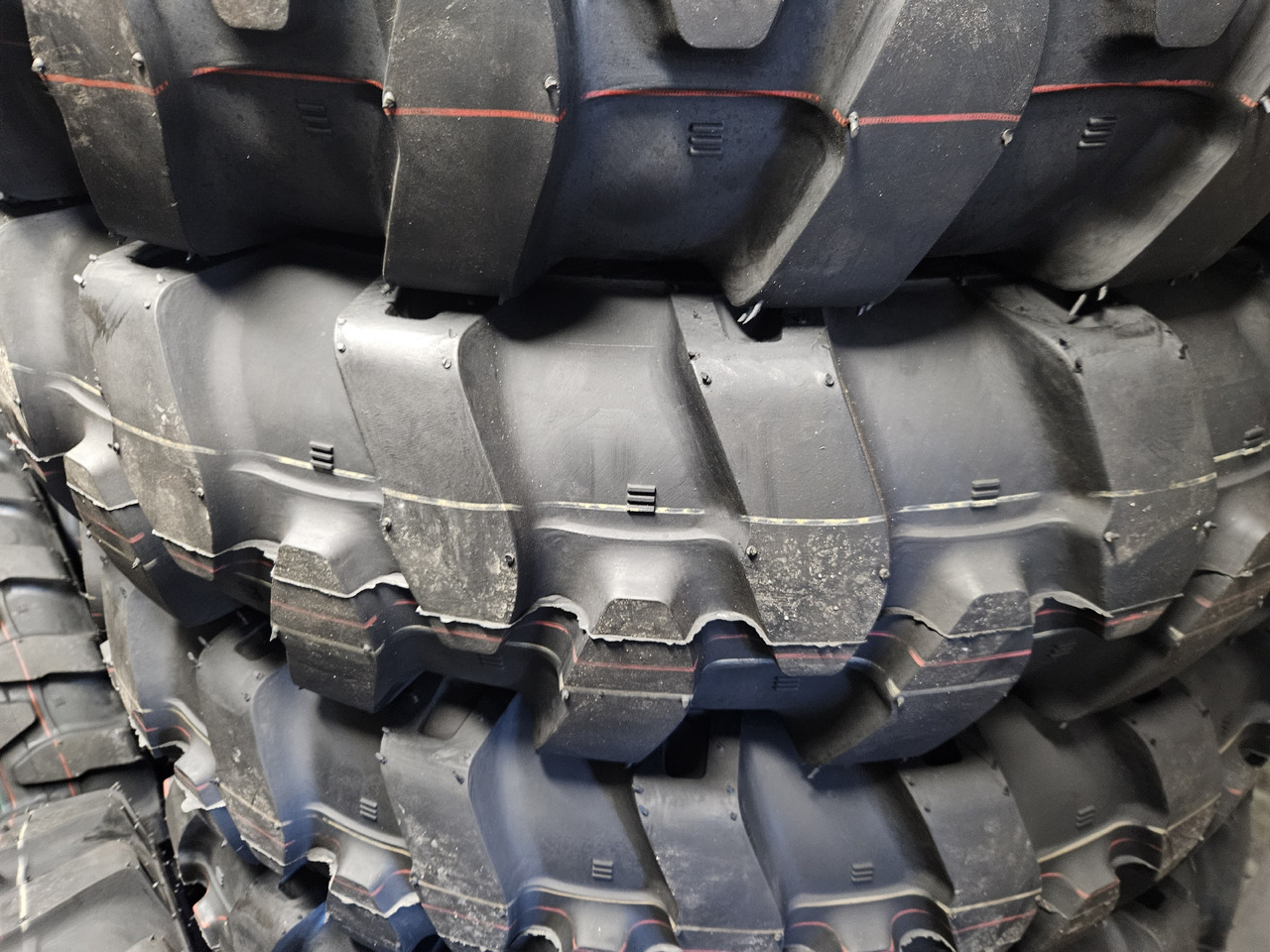 Armour TI300 10.00-20 - Guma za Bager točkaš: slika 3 Armour TI300 10.00-20 - Guma za Bager točkaš: slika 3