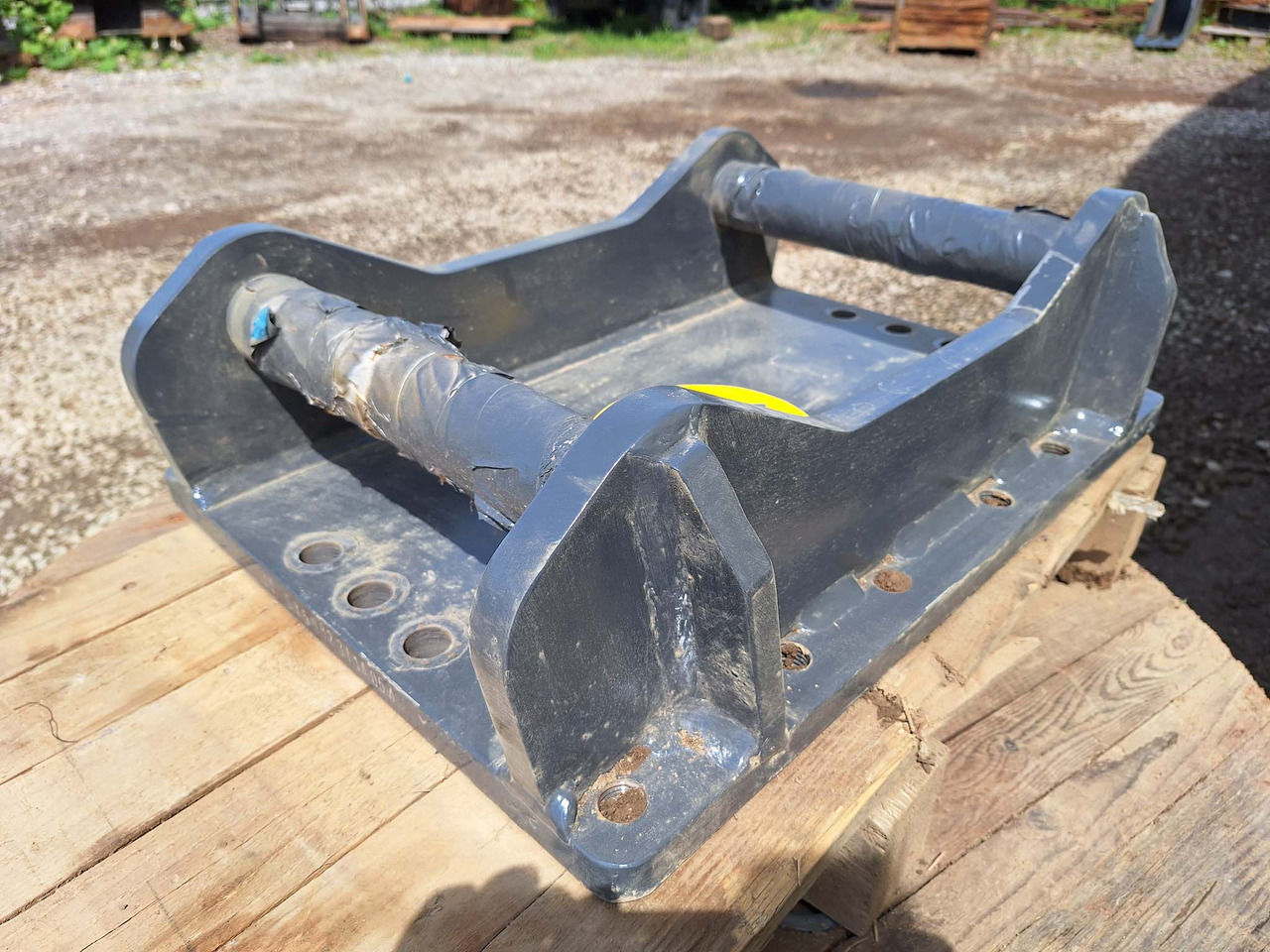 Breaker BAT140 attachment plate S60 for hydraulic breaker - Brza spojnica: slika 4 Breaker BAT140 attachment plate S60 for hydraulic breaker - Brza spojnica: slika 4