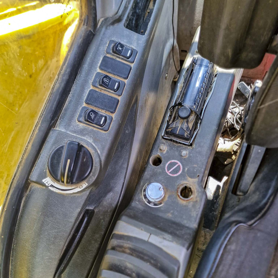 Bager guseničar New Holland Kobelco E215: slika 18 Bager guseničar New Holland Kobelco E215: slika 18