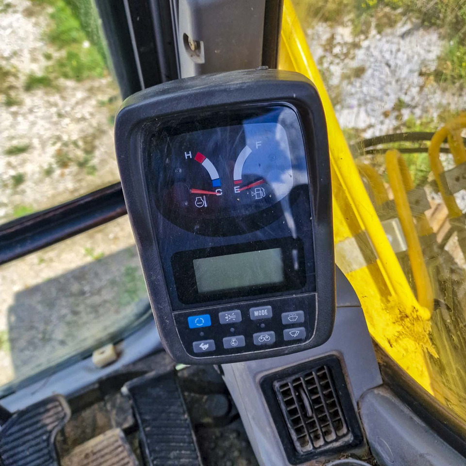 Bager guseničar New Holland Kobelco E215: slika 20 Bager guseničar New Holland Kobelco E215: slika 20