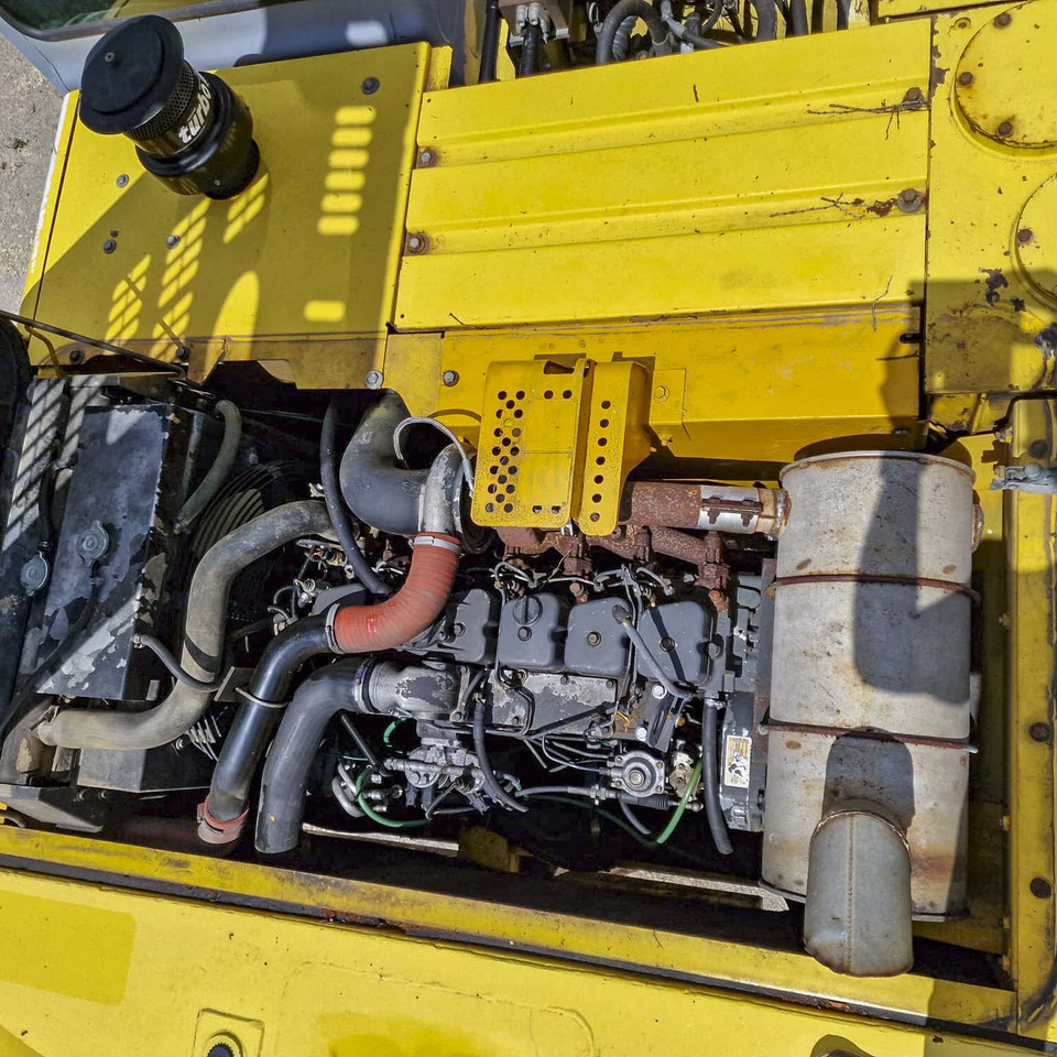 Bager guseničar New Holland Kobelco E215: slika 15 Bager guseničar New Holland Kobelco E215: slika 15