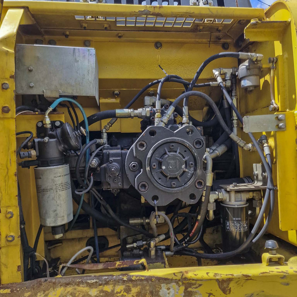 Bager guseničar New Holland Kobelco E215: slika 14 Bager guseničar New Holland Kobelco E215: slika 14