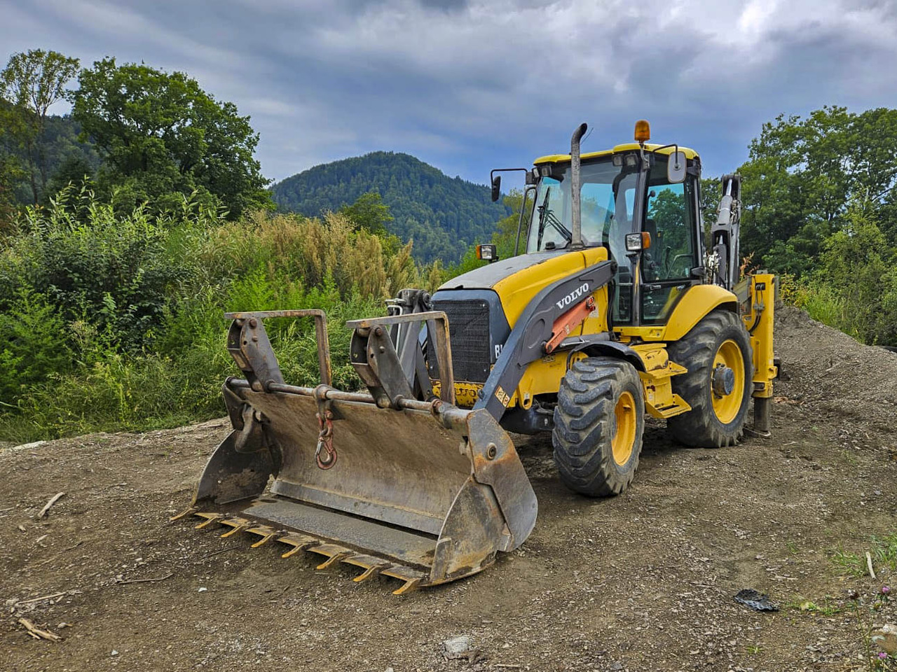 VOLVO BL71 - Bager utovarivač: slika 1 VOLVO BL71 - Bager utovarivač: slika 1