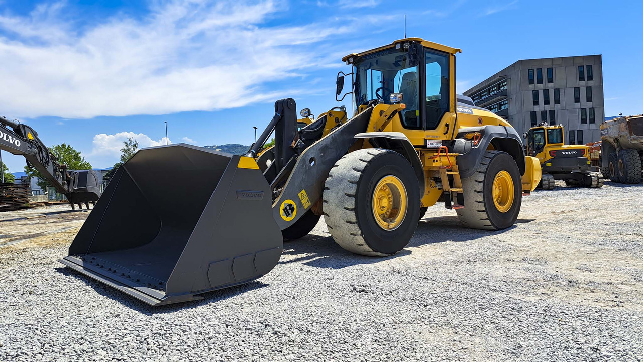 VOLVO L120H - Utovarivač točkaš: slika 1 VOLVO L120H - Utovarivač točkaš: slika 1