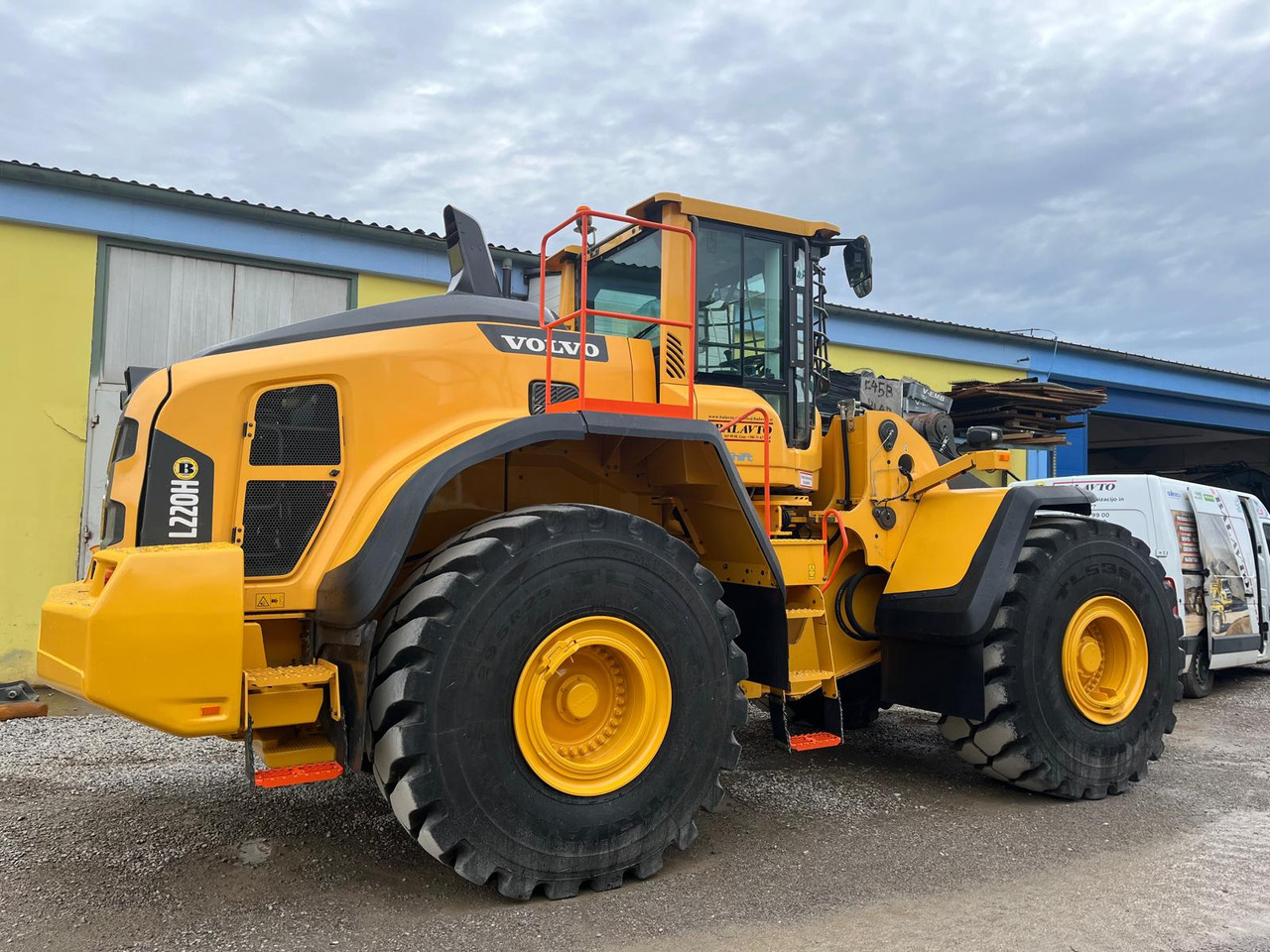 Volvo L220H - Utovarivač točkaš: slika 1 Volvo L220H - Utovarivač točkaš: slika 1