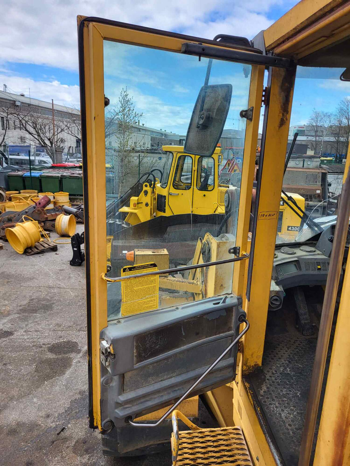 Volvo door - Vrata i delovi za Utovarivač: slika 2 Volvo door - Vrata i delovi za Utovarivač: slika 2